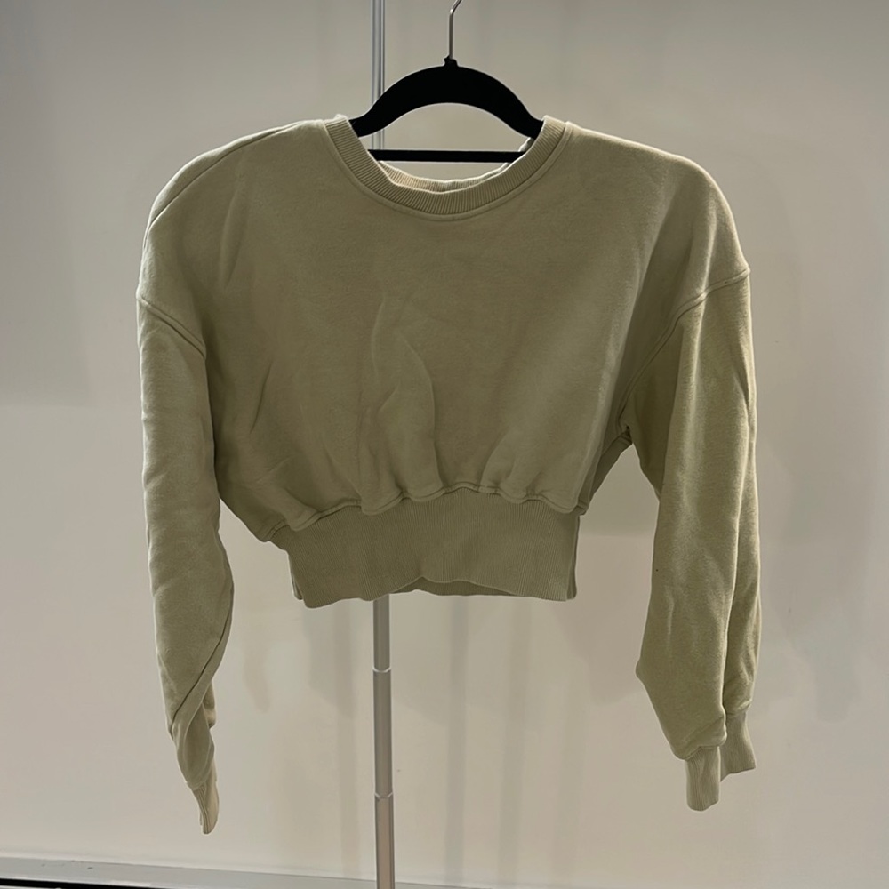 Cropped crew neck